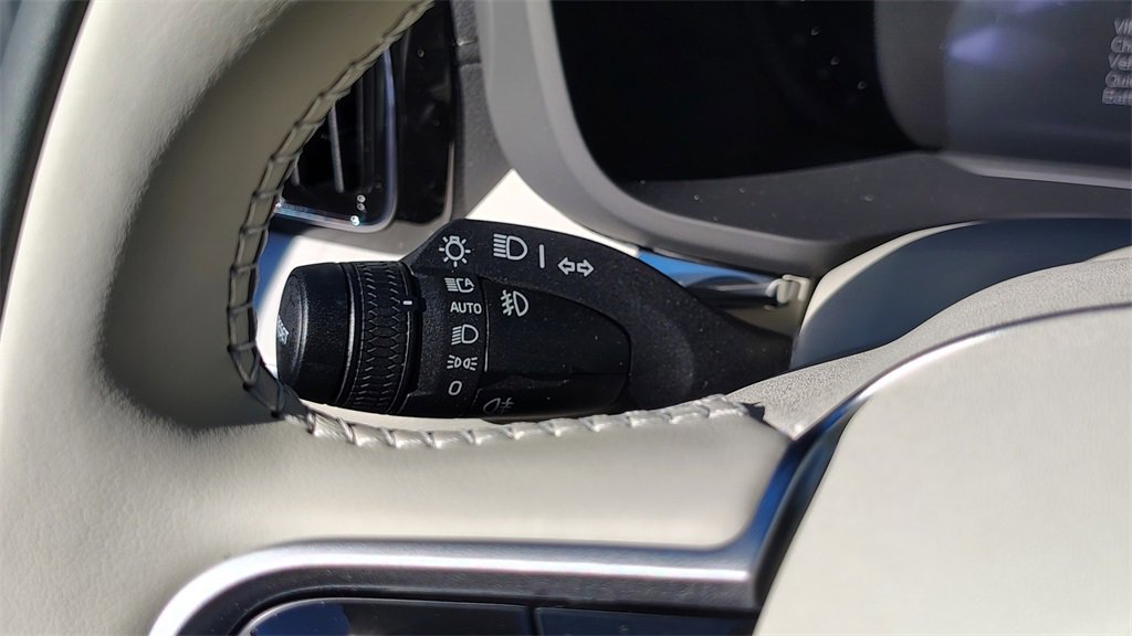 Used 2026 Volvo XC60 B5 Ultra w/ Climate Package PRO image 18