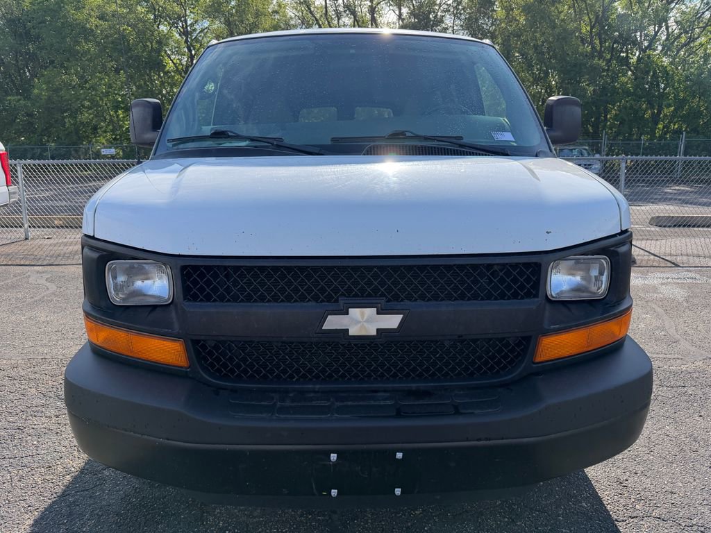 Used 2008 Chevrolet Express 1500 Passenger w/ Power Package RWD image 3