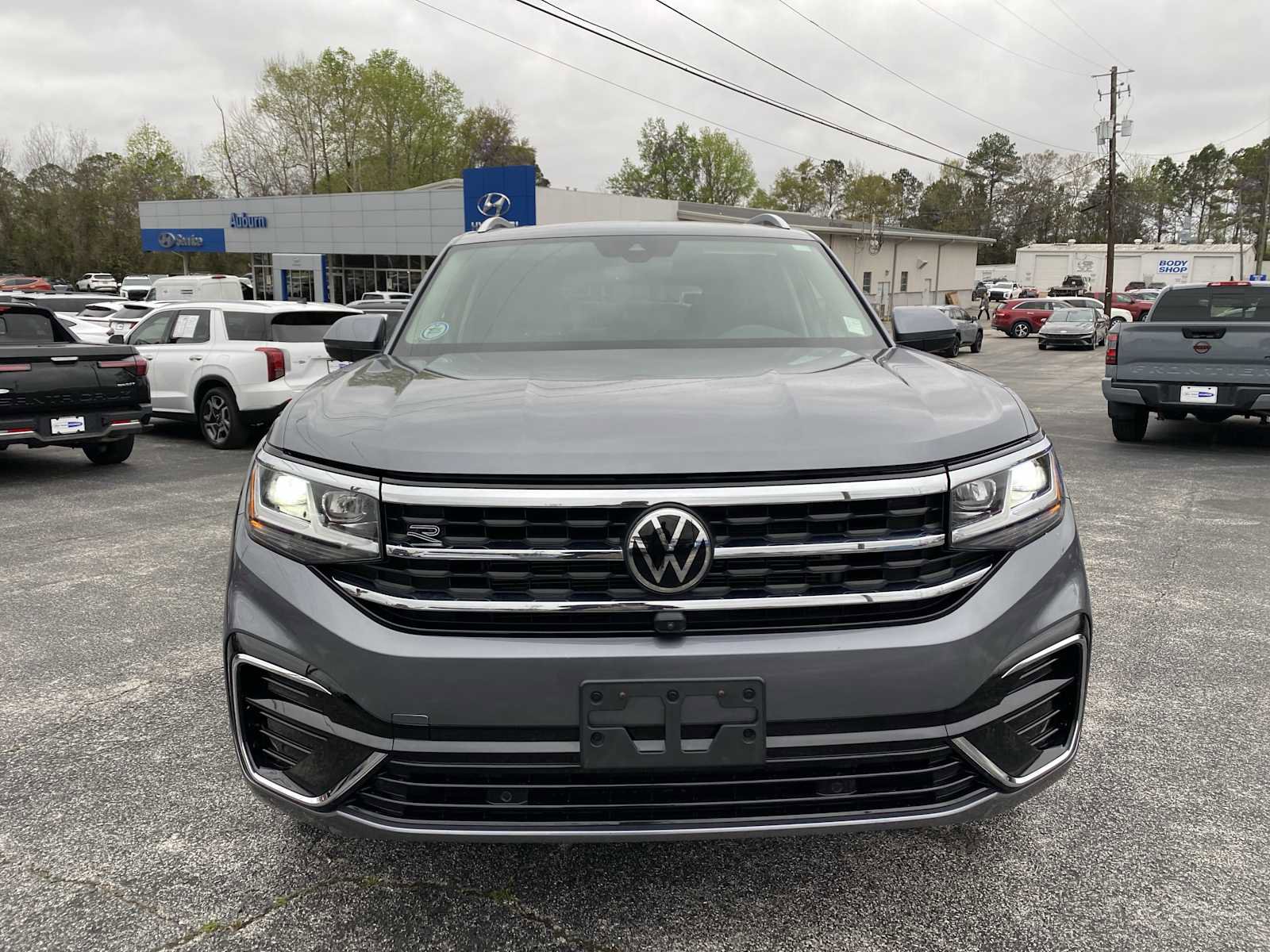 Used 2022 Volkswagen Atlas SEL Premium image 3