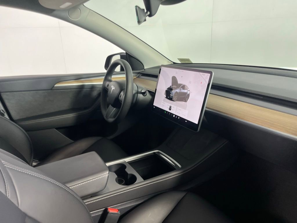 Used 2025 Tesla Model Y Long Range image 28