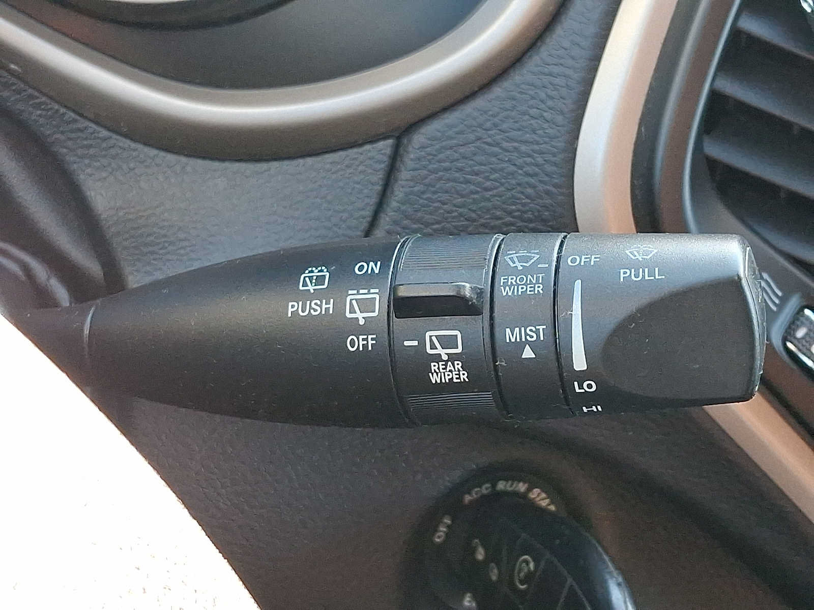 Used 2016 Jeep Cherokee Latitude AWD/4WD image 27