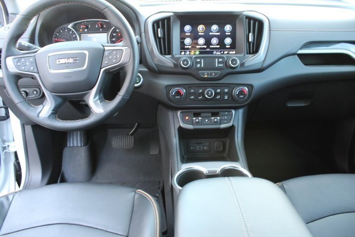 Used 2024 GMC Terrain AT4 image 9