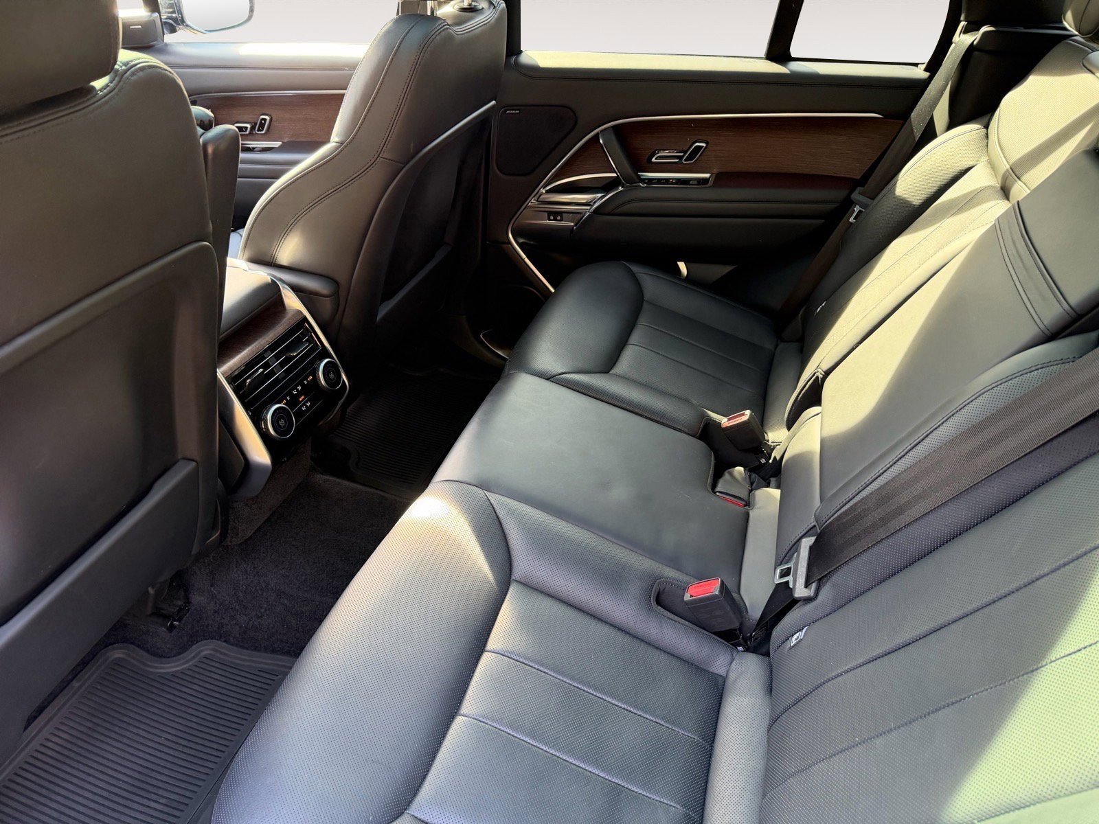 Used 2023 Land Rover Range Rover SE image 20
