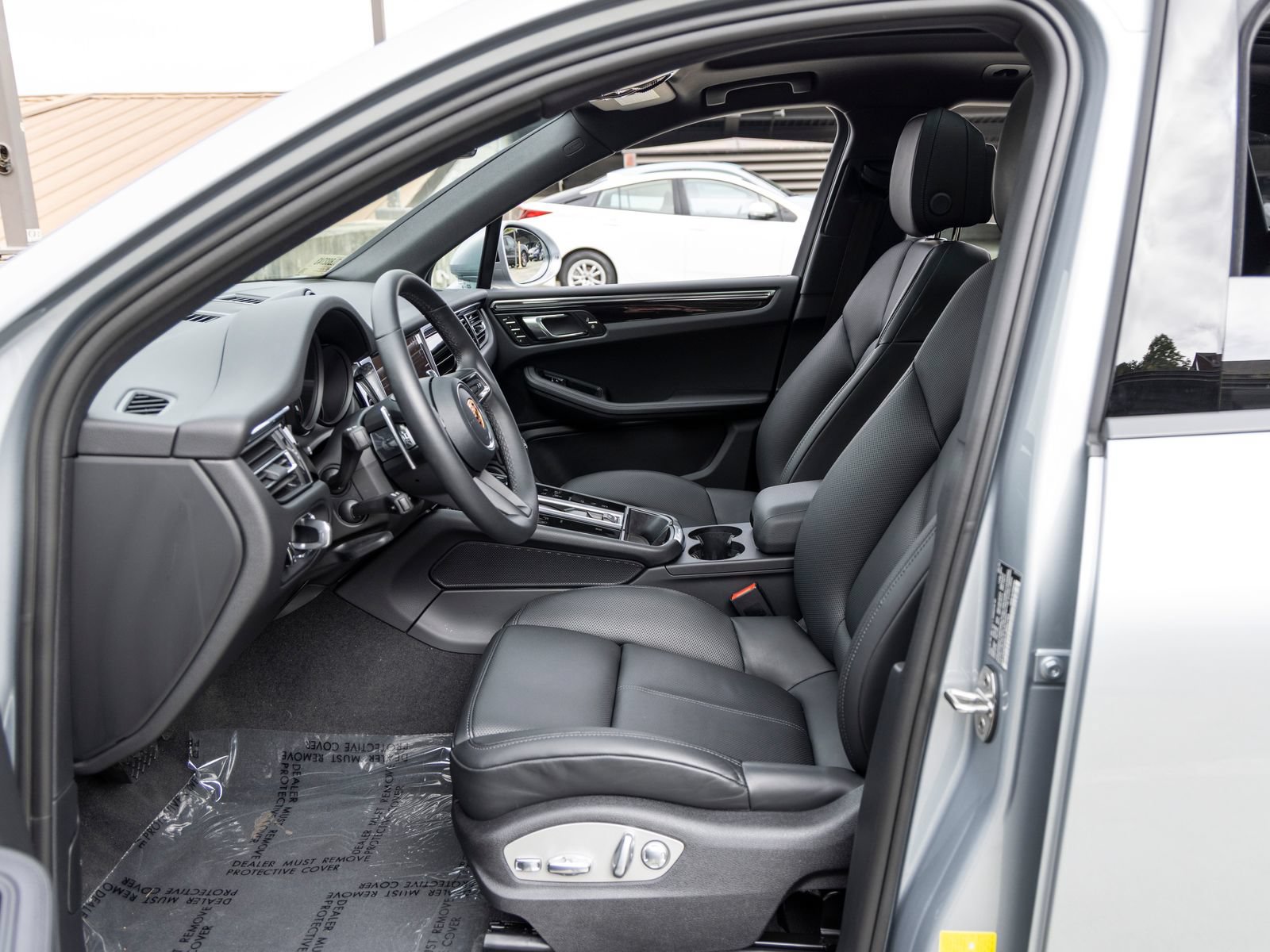 Used 2026 Porsche Macan AWD/4WD image 29