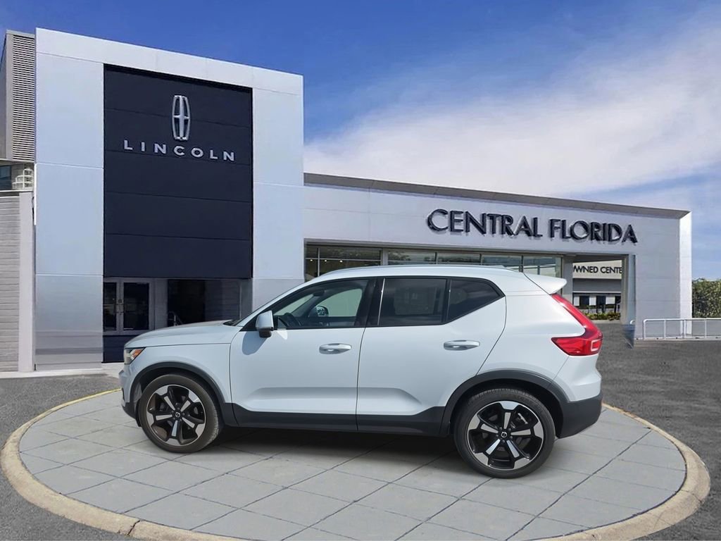 Used 2020 Volvo XC40 T5 Momentum image 5