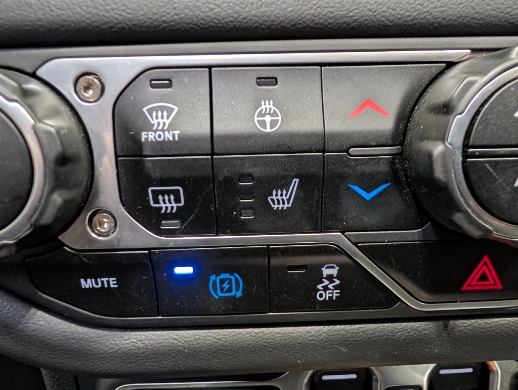 Used 2024 Jeep Wrangler High Altitude AWD/4WD image 22