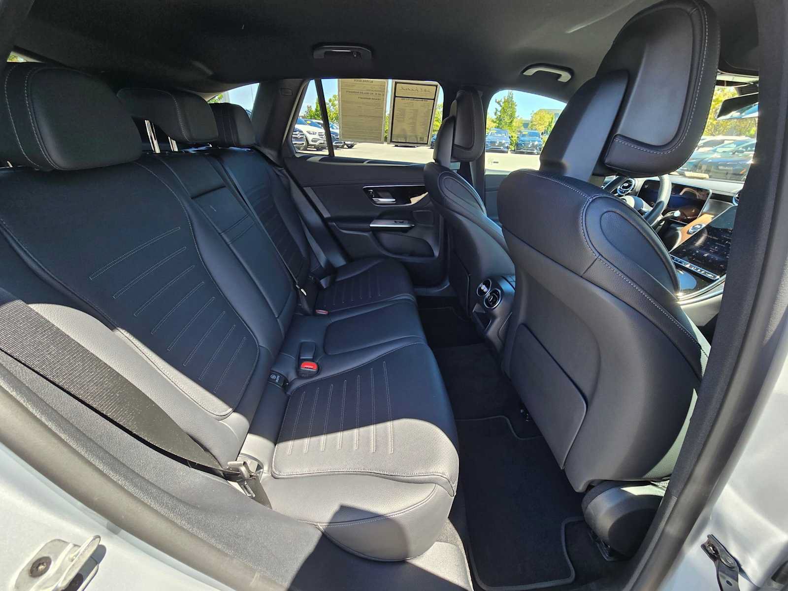 Used 2025 Mercedes-Benz GLC 350e 4MATIC image 12