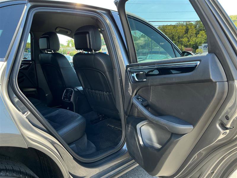 Used 2015 Porsche Macan S image 37