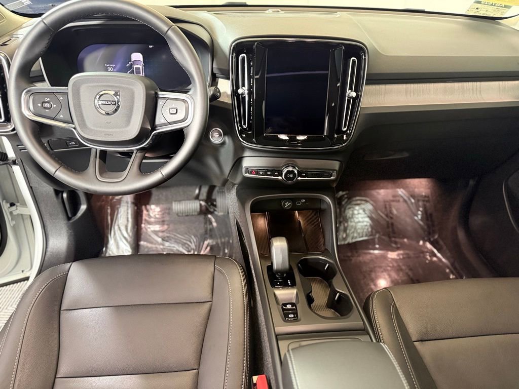 Used 2025 Volvo XC40 B5 Core w/ Protection Package Premier image 11
