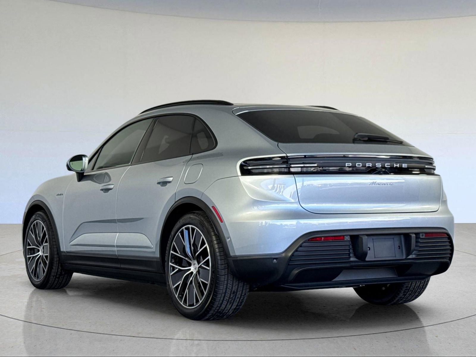 New 2026 Porsche Macan 4 Electric image 3