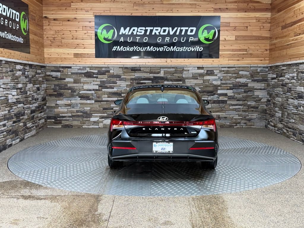 Used 2025 Hyundai Elantra Limited FWD image 8