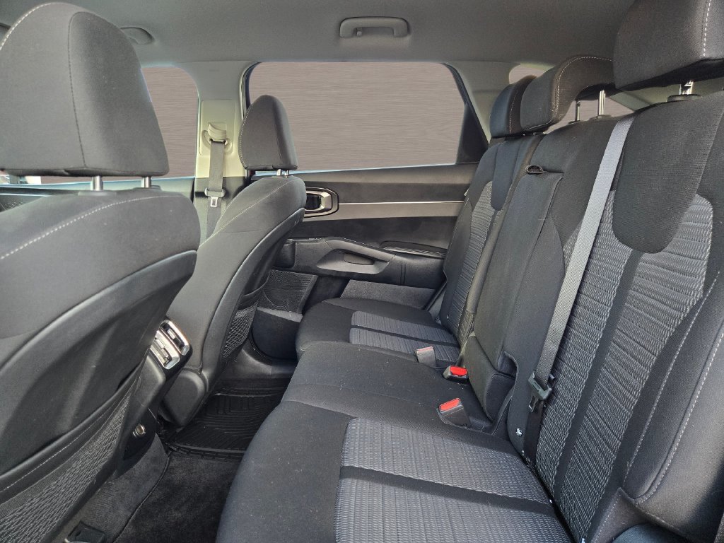 Used 2025 Kia Sorento LX FWD image 13