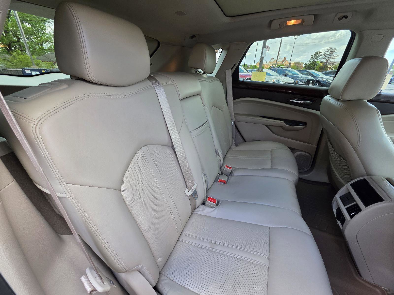 Used 2015 Cadillac SRX Luxury w/ Trailering Package image 36