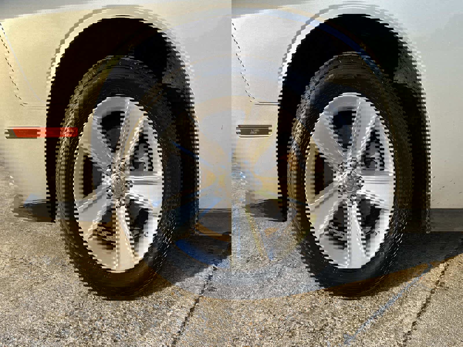 Used 2023 Dodge Challenger SXT image 4