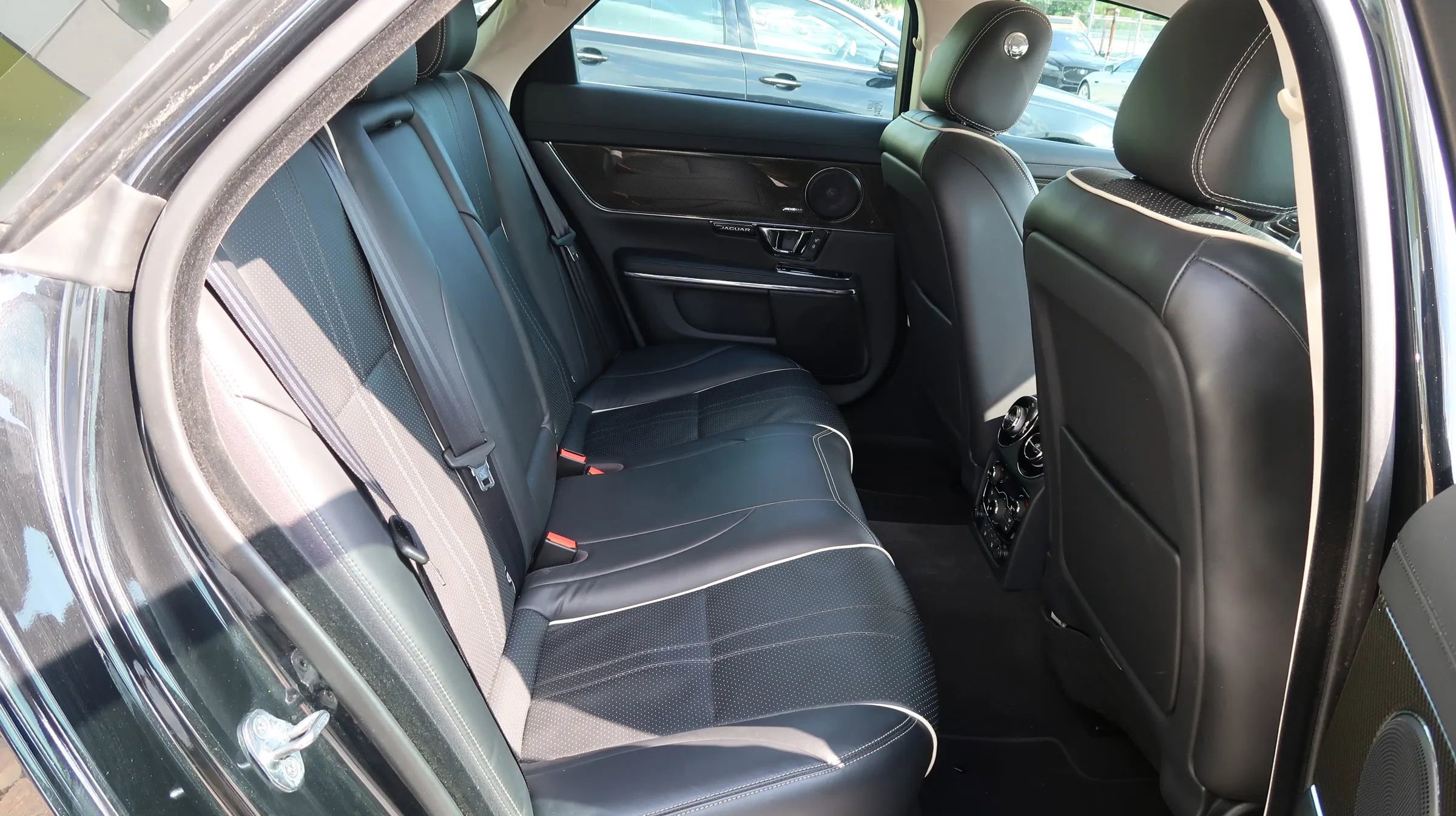 Used 2016 Jaguar XJ R-Sport RWD image 22
