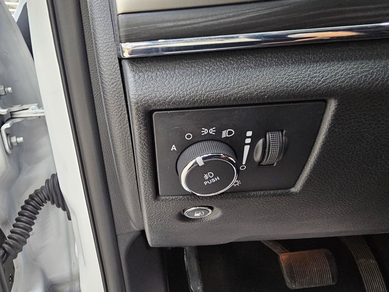 Used 2021 Jeep Grand Cherokee Limited RWD image 37