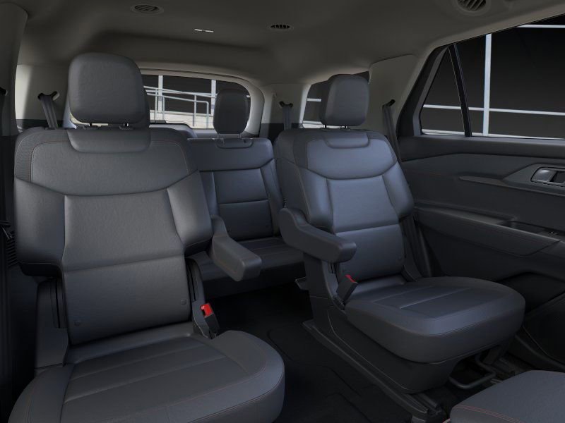Used 2025 Ford Explorer Active w/ Active Comfort Package RWD image 11