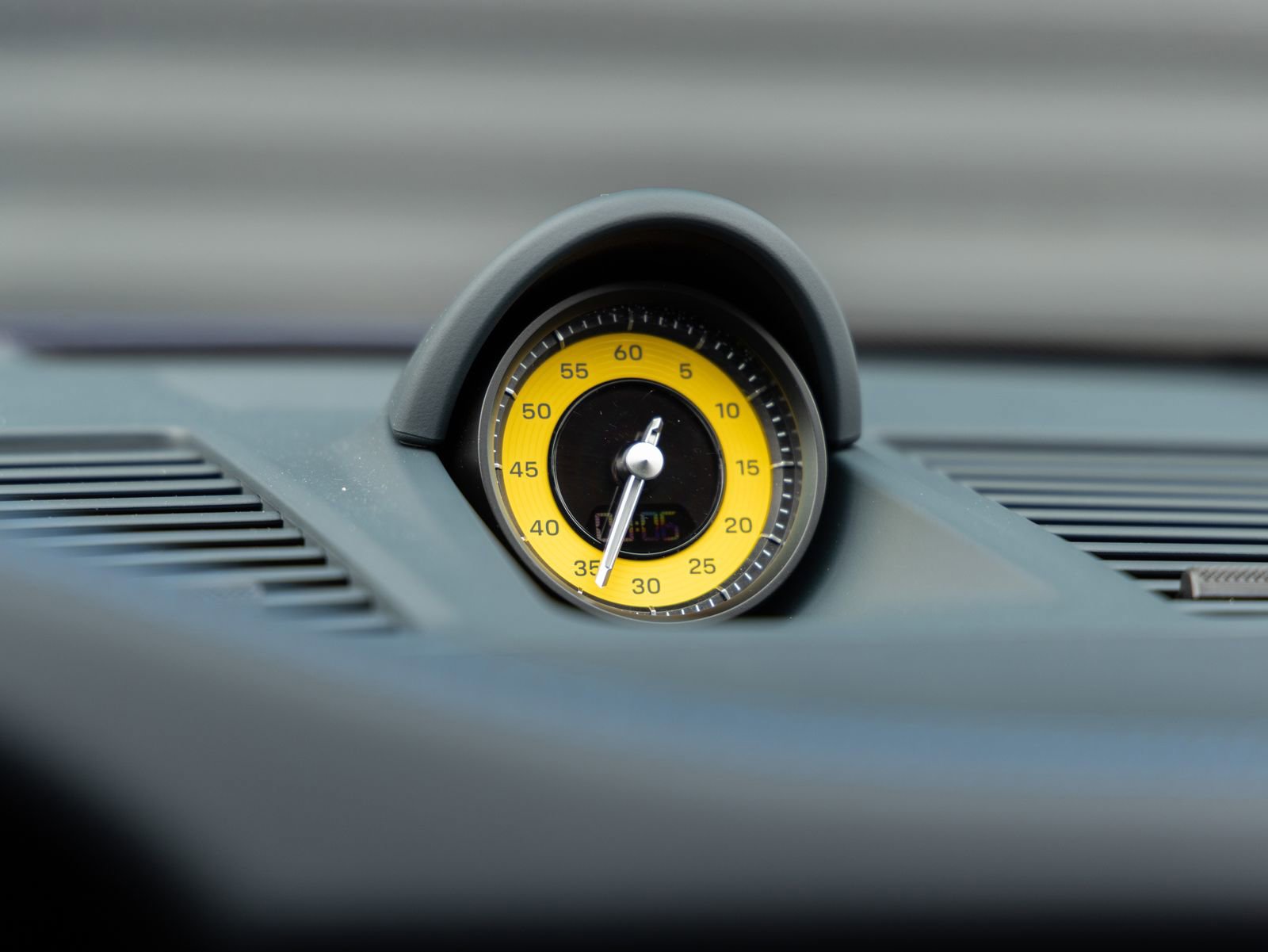 Certified 2024 Porsche 911 Carrera GTS image 17