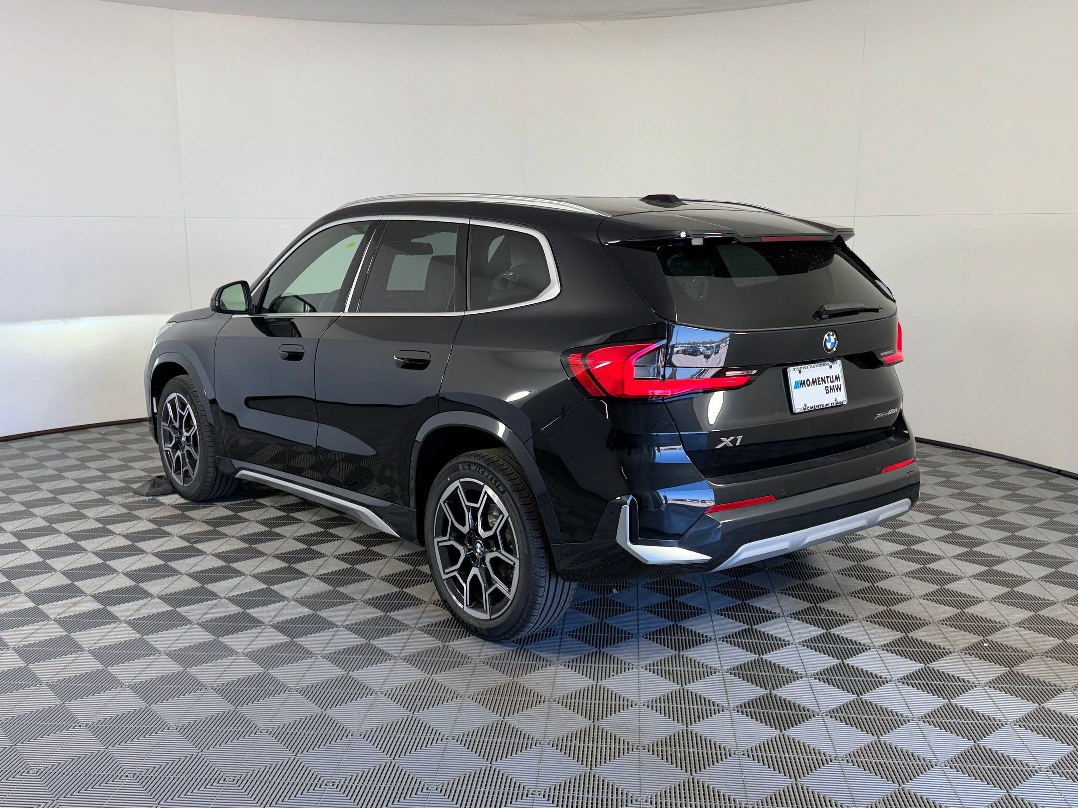 Used 2026 BMW X1 xDrive28i w/ Technology Package AWD/4WD image 3