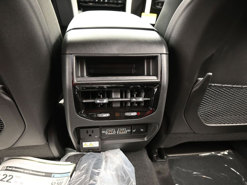 Used 2025 Jeep Grand Cherokee Limited image 33