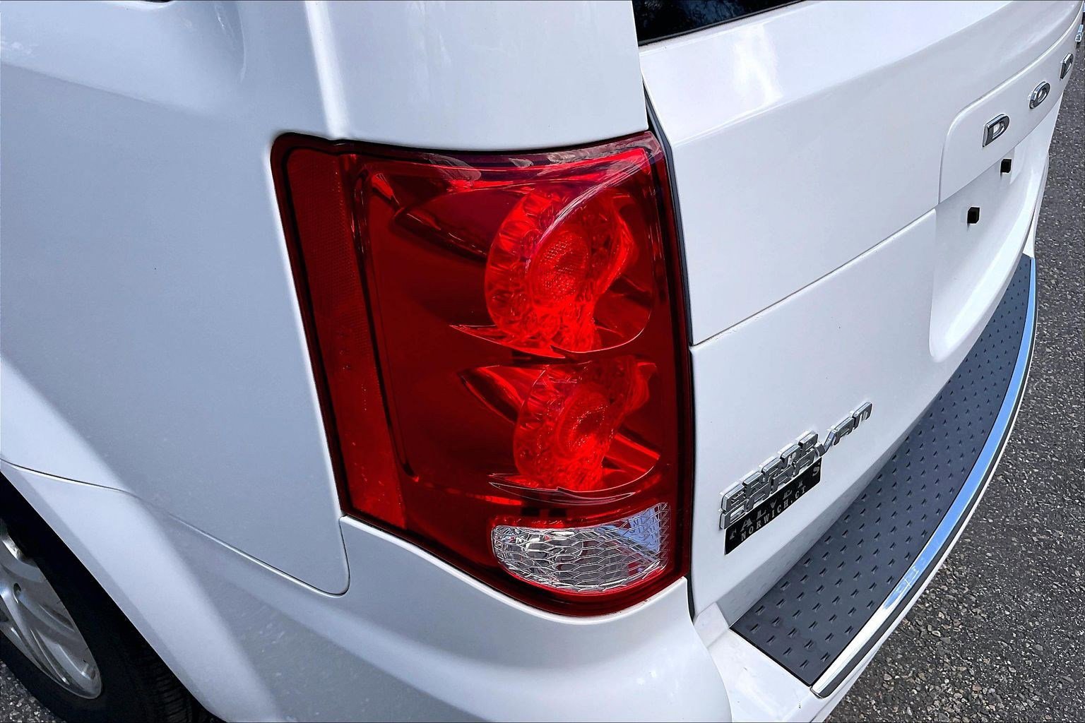 Used 2019 Dodge Grand Caravan SE FWD image 28