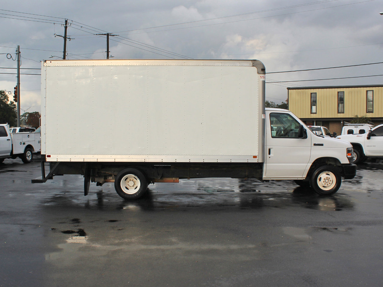 Used 2019 Ford E-450 and Econoline 450 Super Duty w/ Power Windows & Locks Group image 6