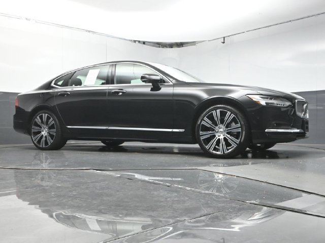 Used 2023 Volvo S90 B6 Plus AWD/4WD image 32