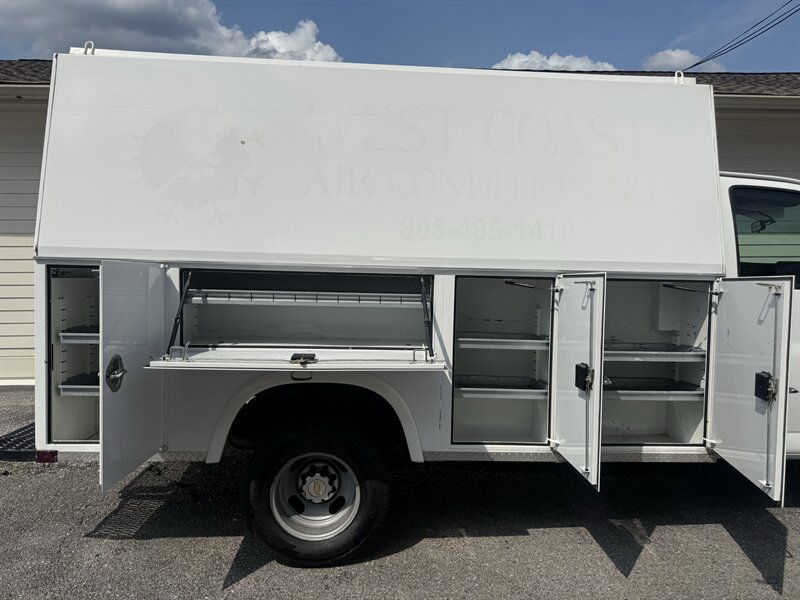 Used 2018 Chevrolet Express 3500 w/ Power Convenience Package RWD image 2