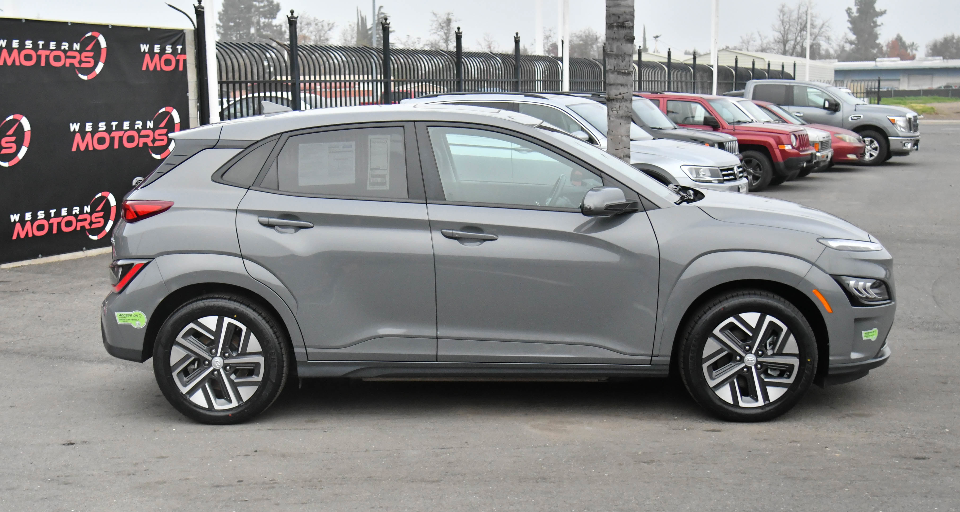 Used 2023 Hyundai Kona Limited image 9