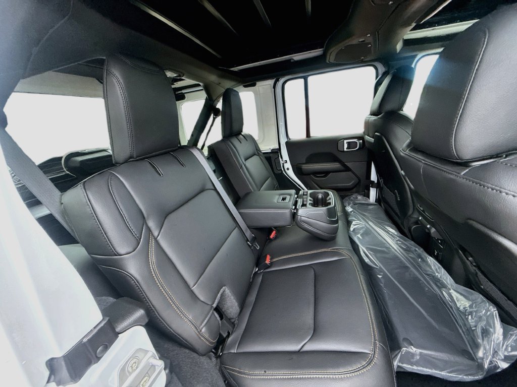 New 2027 Jeep Wrangler Unlimited Sahara AWD/4WD image 31