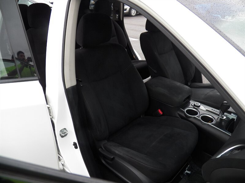 Used 2013 Nissan Pathfinder SV AWD/4WD image 12