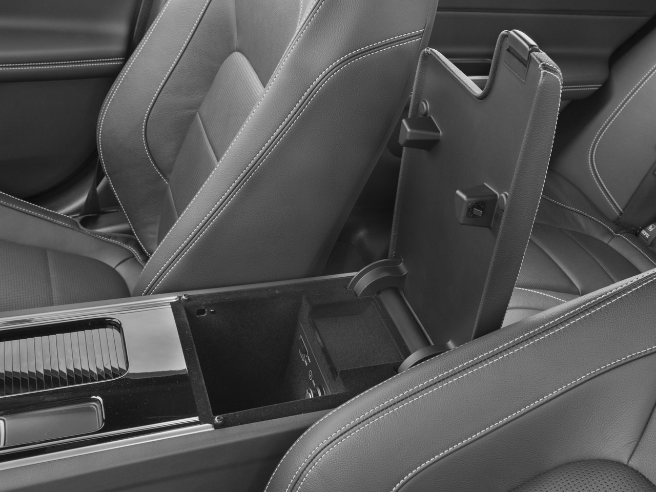 Used 2016 Jaguar XF R-Sport image 67