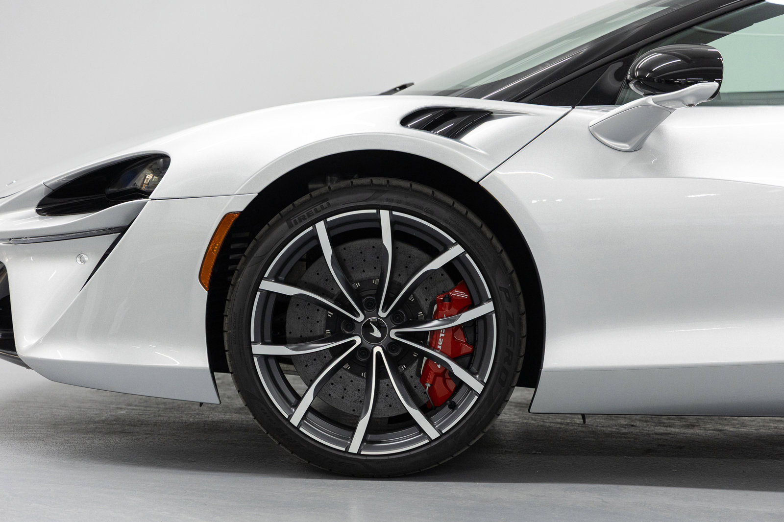 Used 2023 McLaren Artura image 15