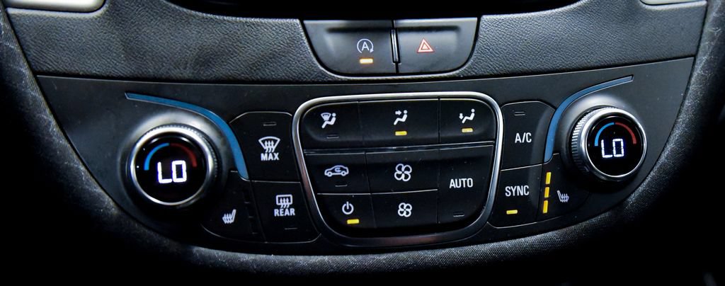 Used 2023 Chevrolet Malibu LT FWD image 21