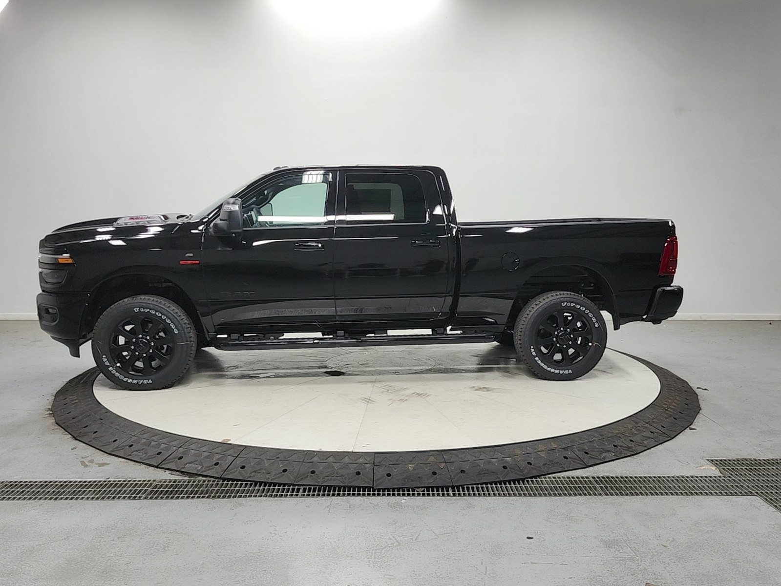 New 2026 RAM 2500 Laramie AWD/4WD image 5