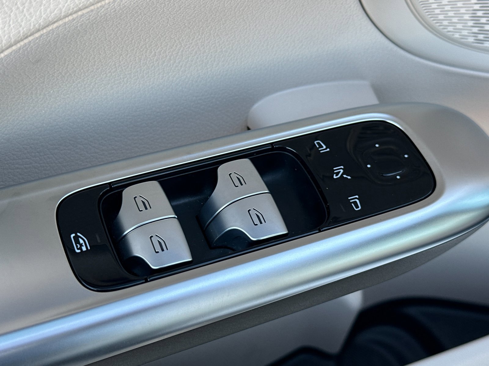 Certified 2025 Mercedes-Benz C 300 C 300 4D Sedan image 14