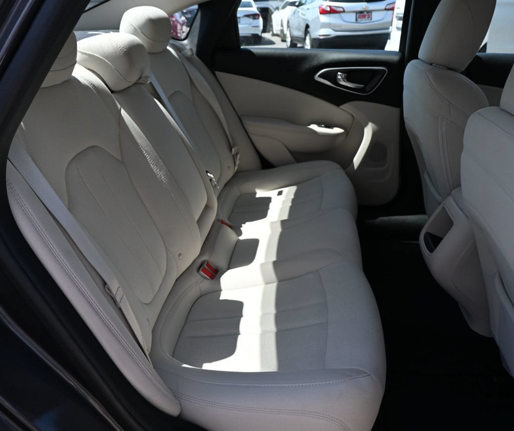 Used 2015 Chrysler 200 Limited w/ Convenience Group FWD image 19