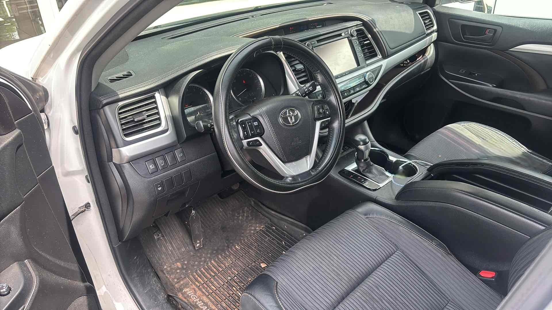 Used 2017 Toyota Highlander Plus w/ Protection Package #3 image 5