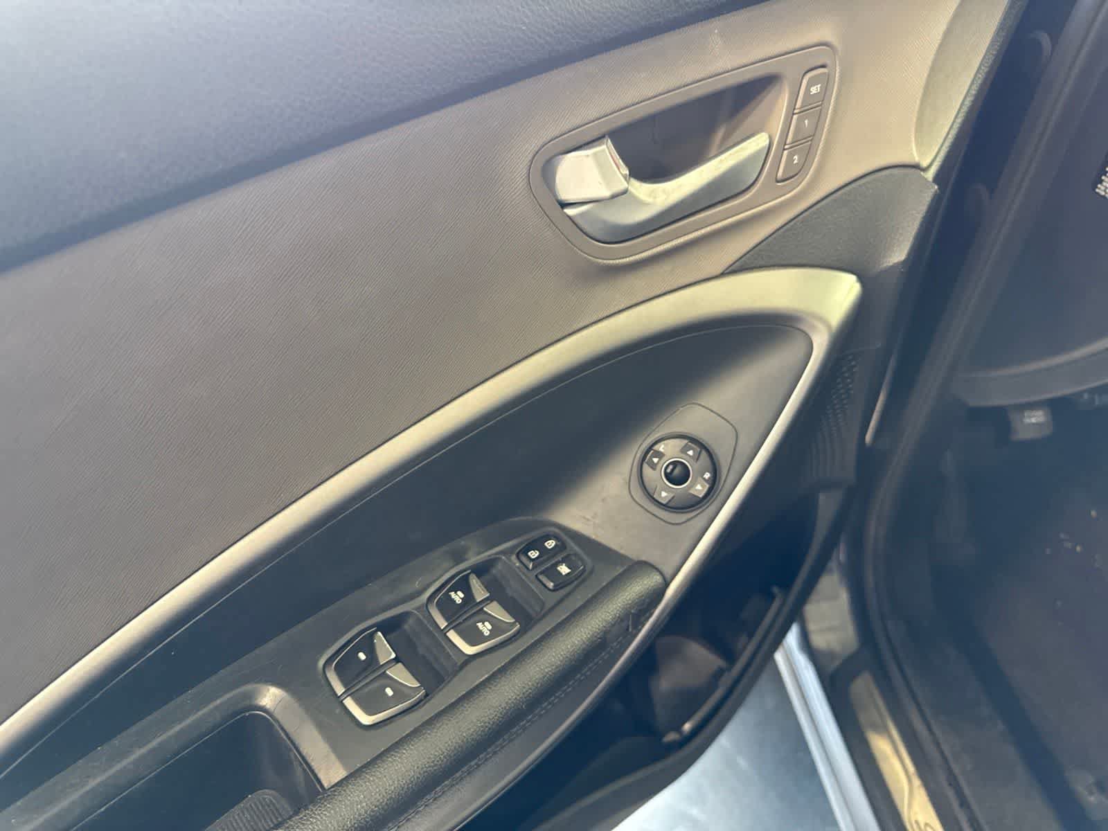 Used 2017 Hyundai Santa Fe FWD image 20