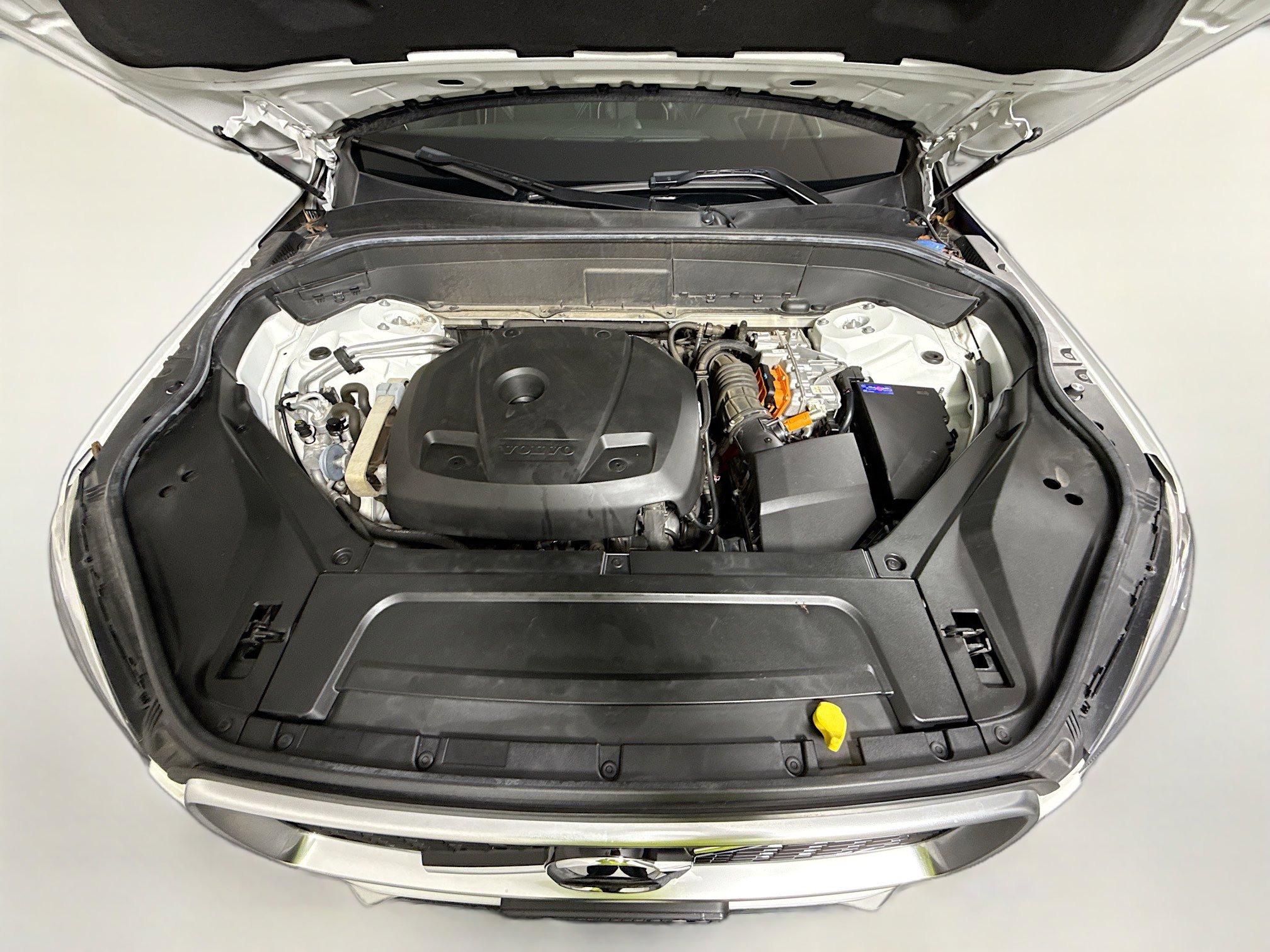 Used 2017 Volvo XC90 T8 R-Design w/ Vision Package image 31