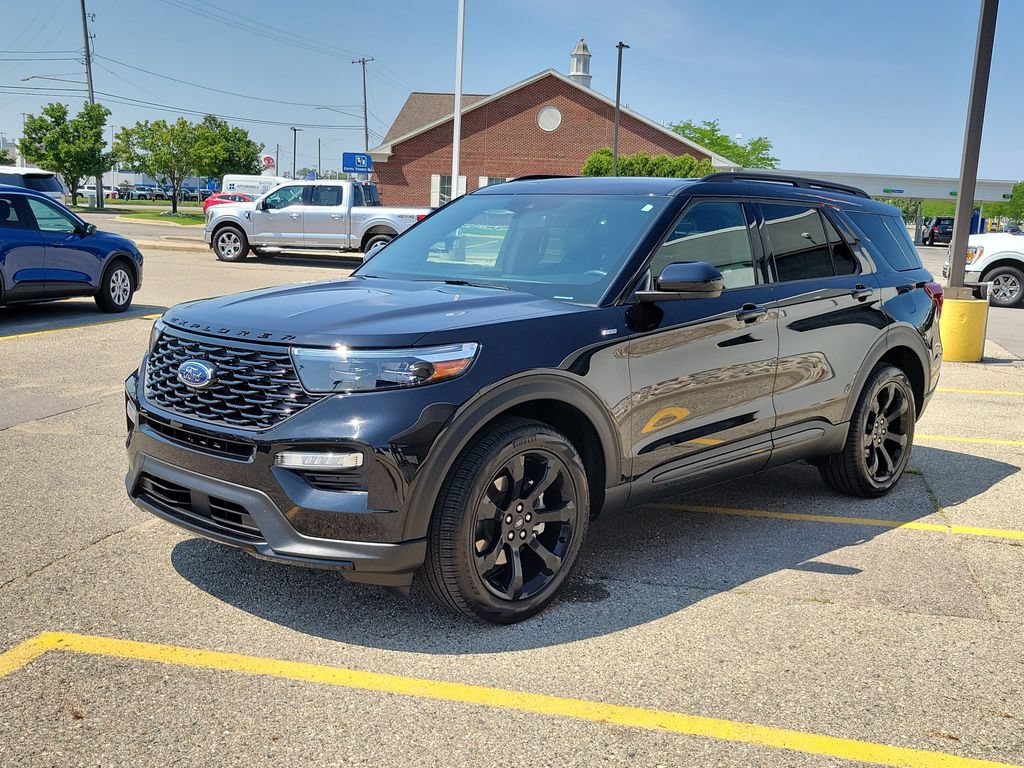 Used 2024 Ford Explorer ST-Line w/ Class IV Trailer Tow Package AWD/4WD image 2