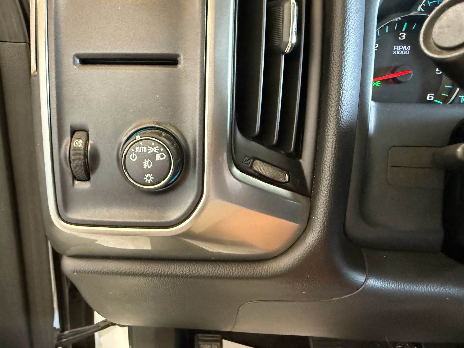 Used 2018 Chevrolet Silverado 1500 LT w/ All Star Edition RWD image 19