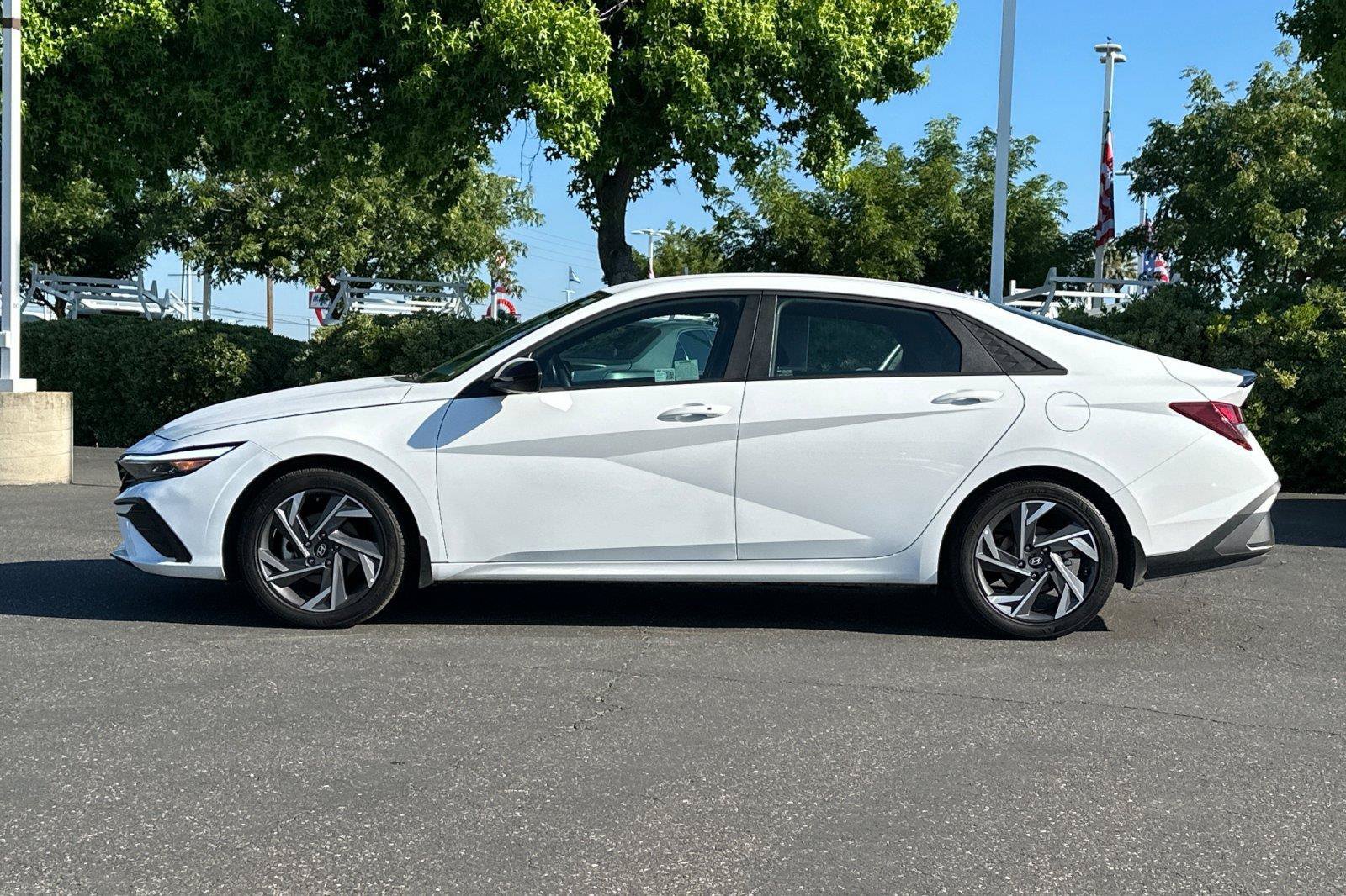 Used 2025 Hyundai Elantra Sport FWD image 6