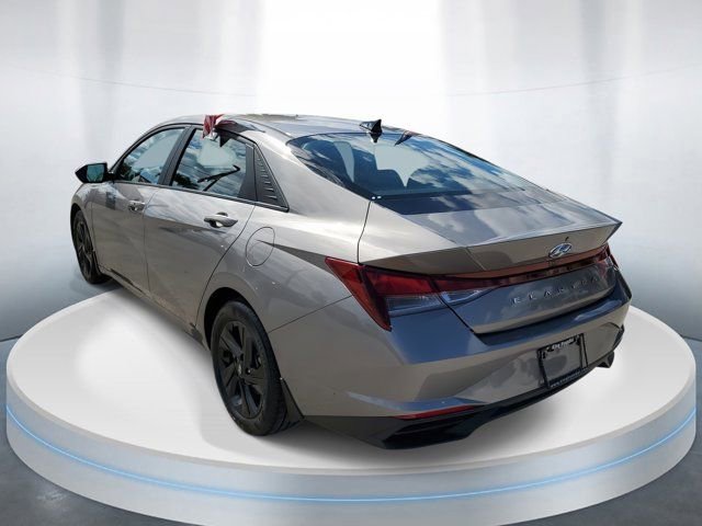 Certified 2022 Hyundai Elantra SEL w/ Winter Weather Package image 3