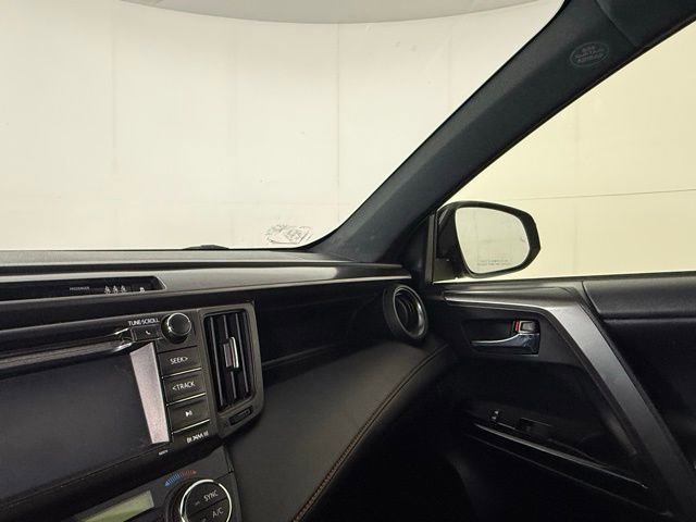 Used 2018 Toyota RAV4 SE w/ Power Extra Value Package AWD/4WD image 21