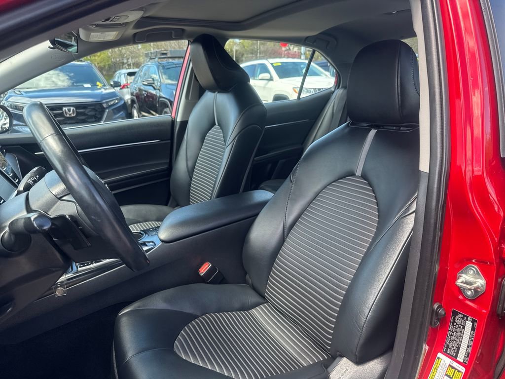 Used 2020 Toyota Camry SE w/ Moonroof Package AWD/4WD image 14