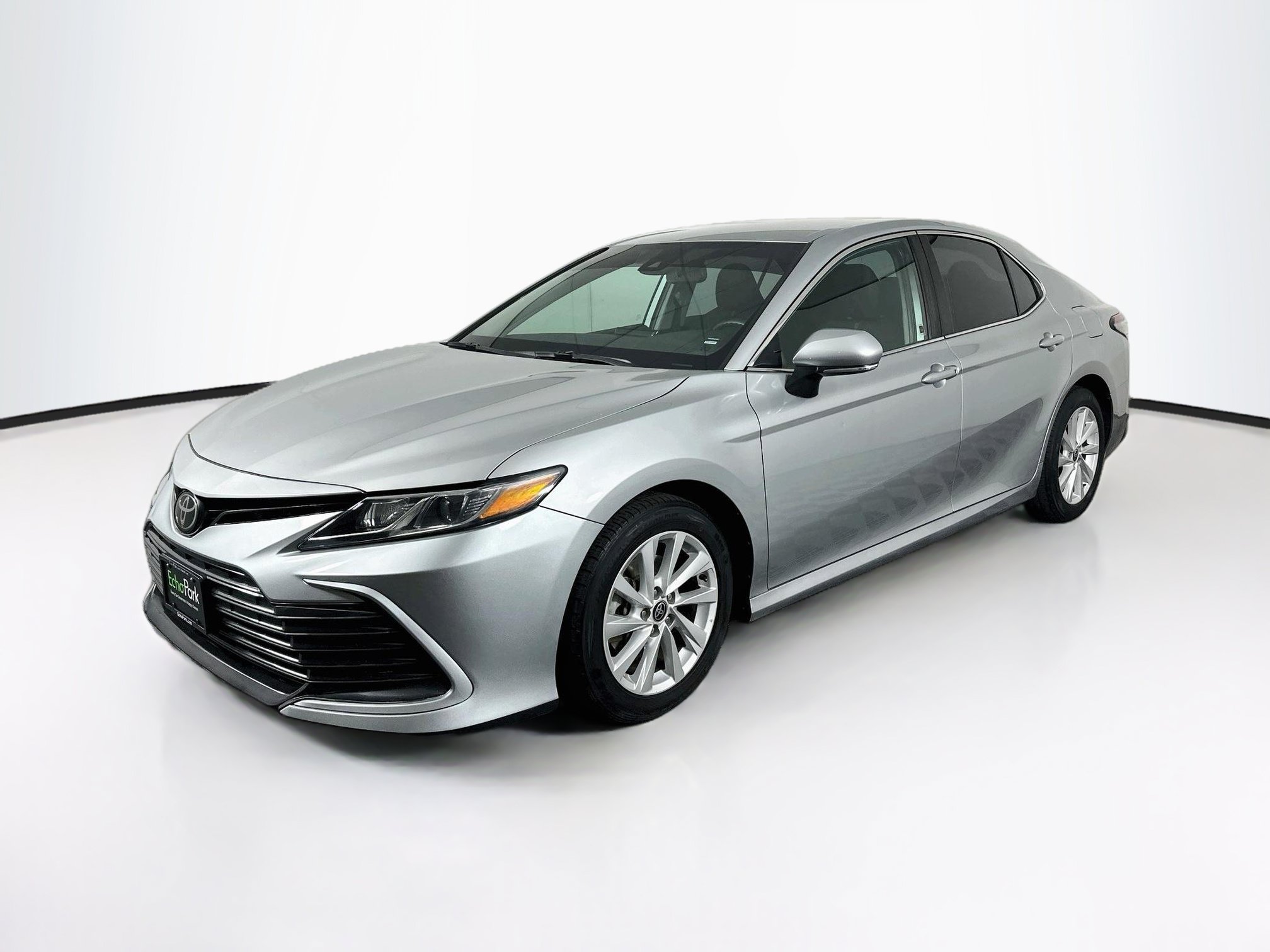 Used 2022 Toyota Camry LE FWD image 3
