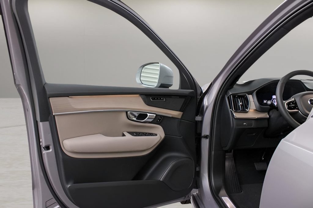 Certified 2026 Volvo XC90 B6 Plus w/ Protection Package Premier AWD/4WD image 28