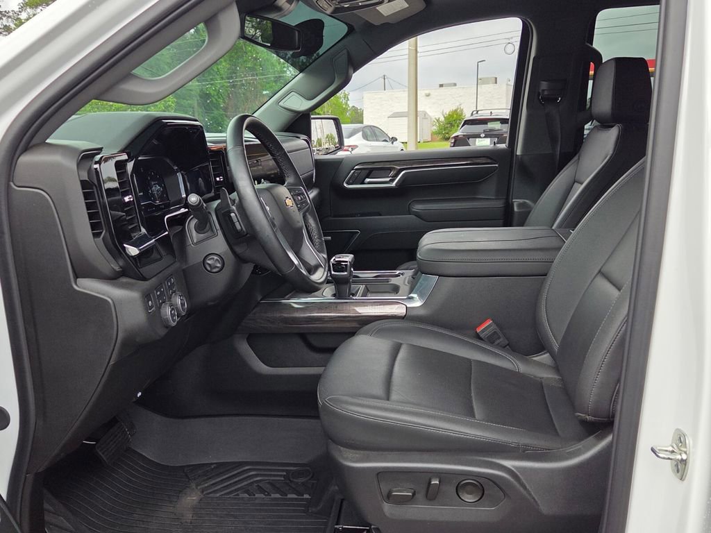 Certified 2025 Chevrolet Silverado 1500 LTZ AWD/4WD image 3