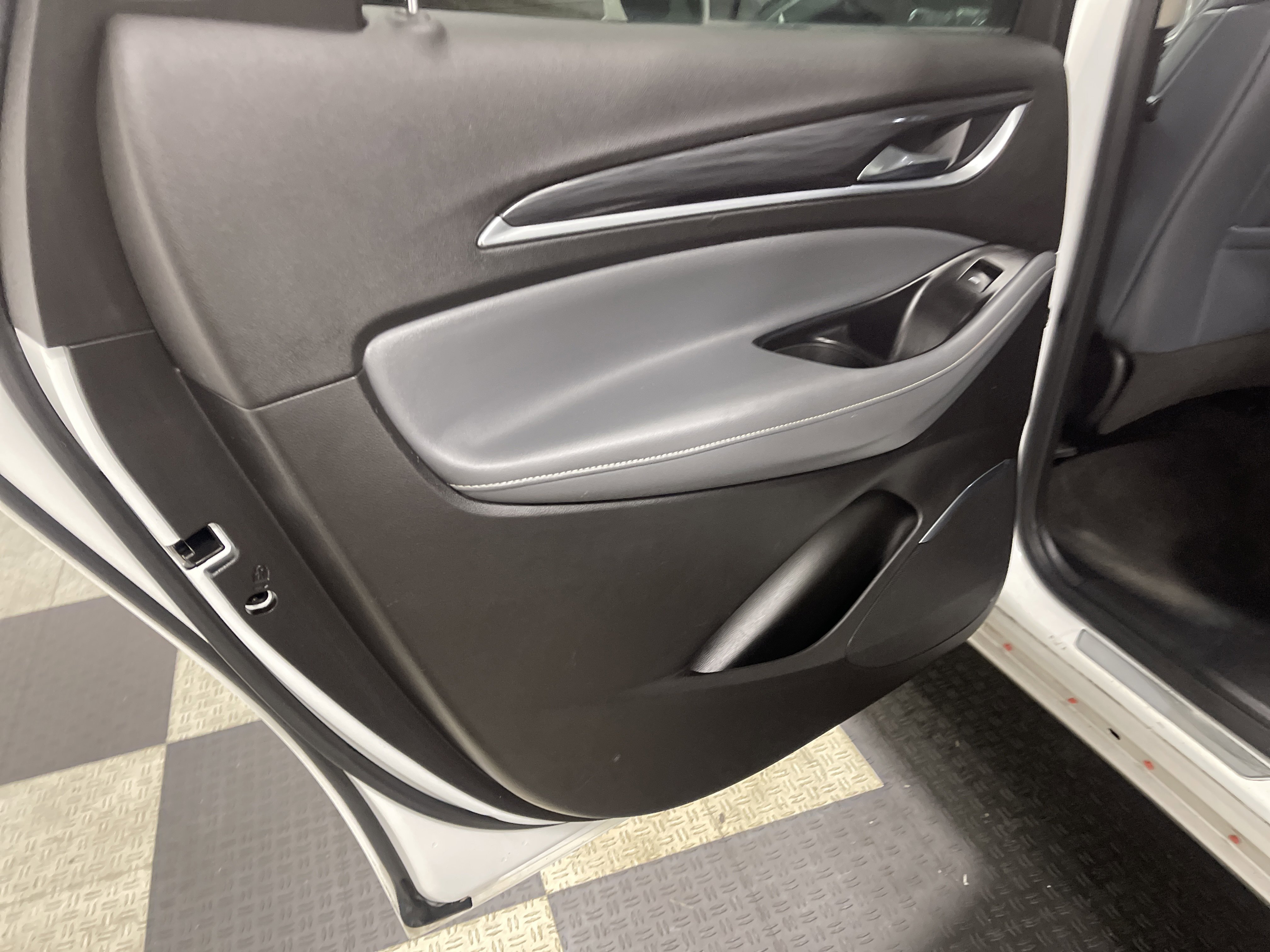 Used 2020 Buick Enclave Essence FWD image 15